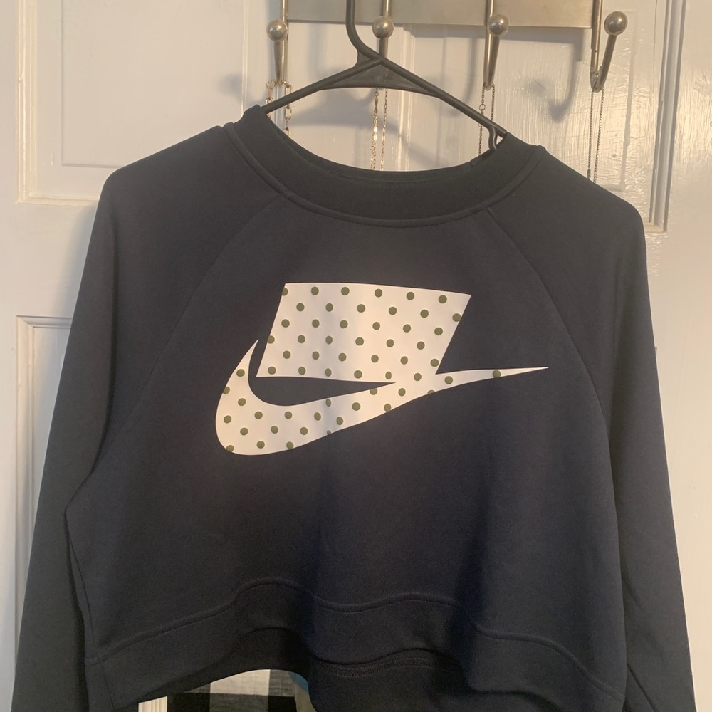 Nike Cropped Sweatshirt for Women Size Small. See pics for Measurements.